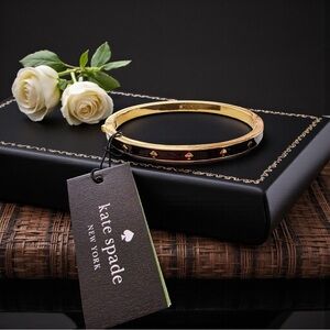 Kate Spade New York Spot the Spade enamel hinged bangle bracelet NWT